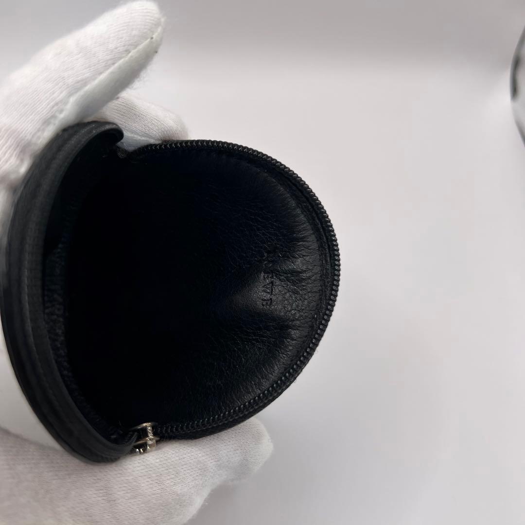 LOEWE ケース　アナグラム　ブラック　型押し　エンボス　丸型　ロゴ