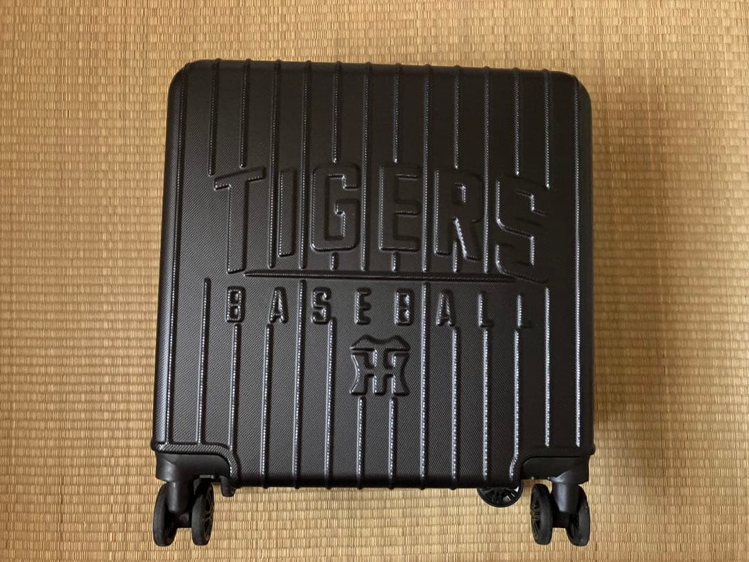 阪神タイガース公式ファンクラブ2024ダイヤモンドプラス会員特典スーツ