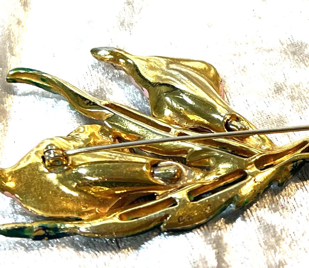 シャネル（Chanel）の水芭蕉の花のブローチ　エナメル　刻印あり