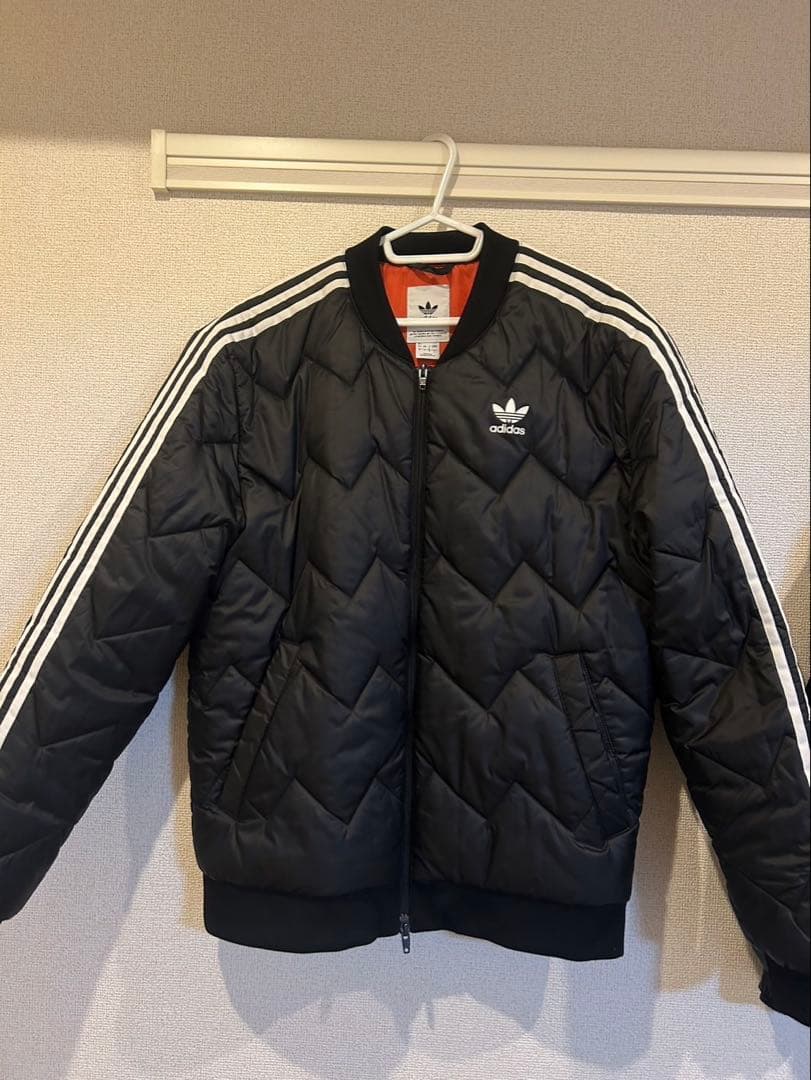 adidas キルティングジャケットブラック