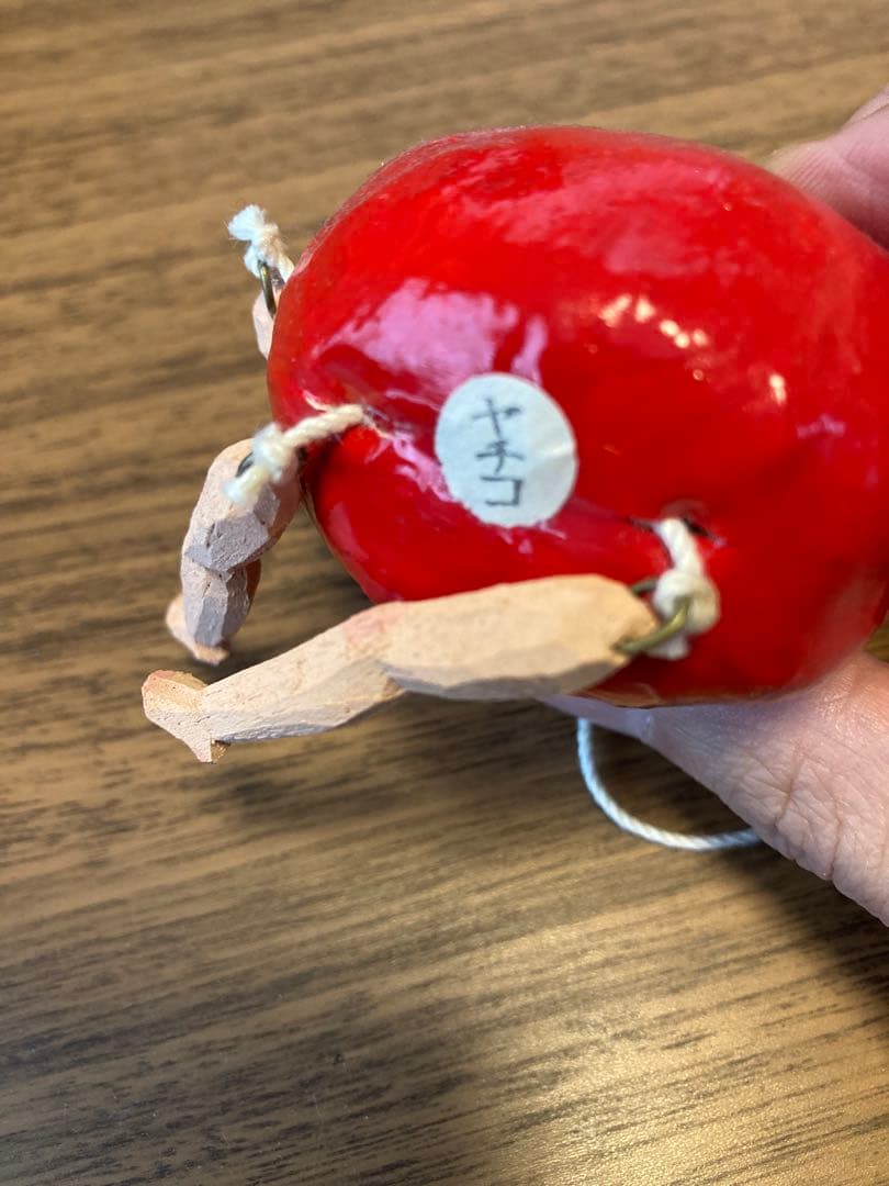 赤 ヤチコダルマ ぶらぶらダルマ 張子 郷土玩具 縁起物 絵本 ガチャガチャ