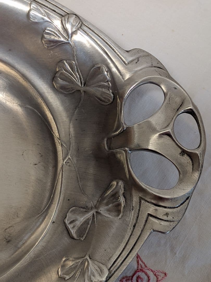 AUSTRIA 持ち手付きボウル トレー 皿 ポピー柄 透かし ピューター製