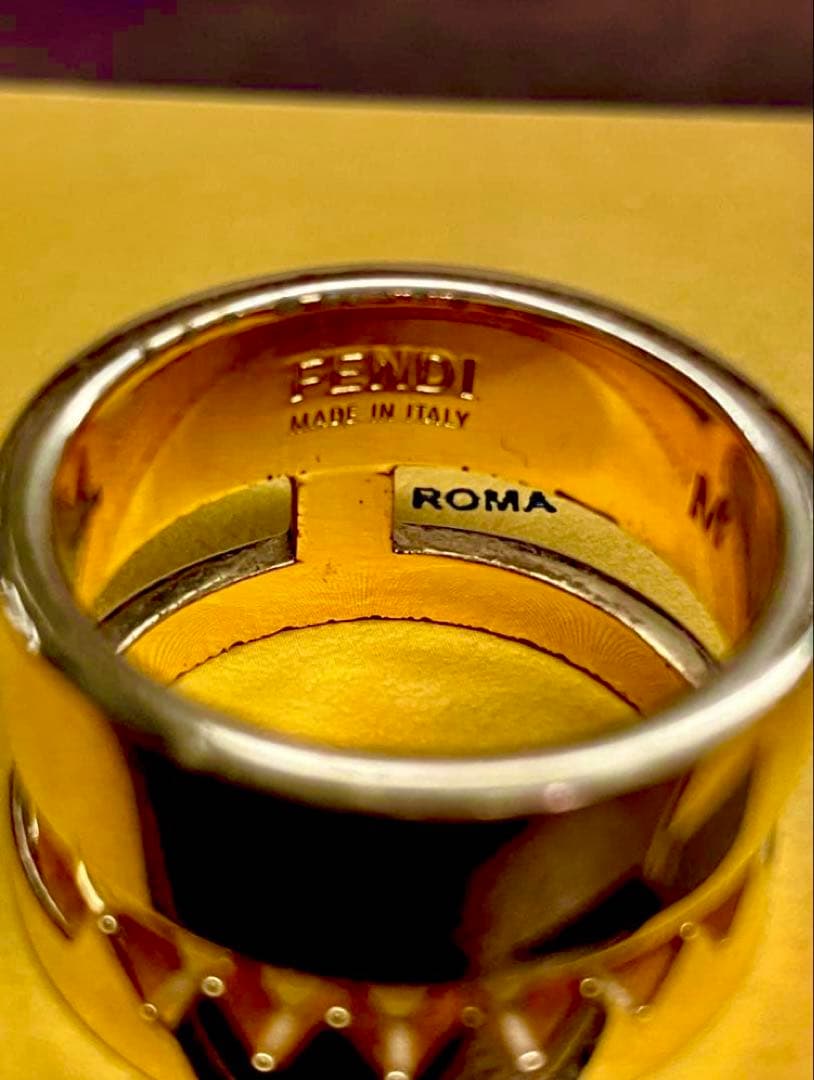【FENDI】BAG BAGS RING Mサイズ ゴールド×ブラック