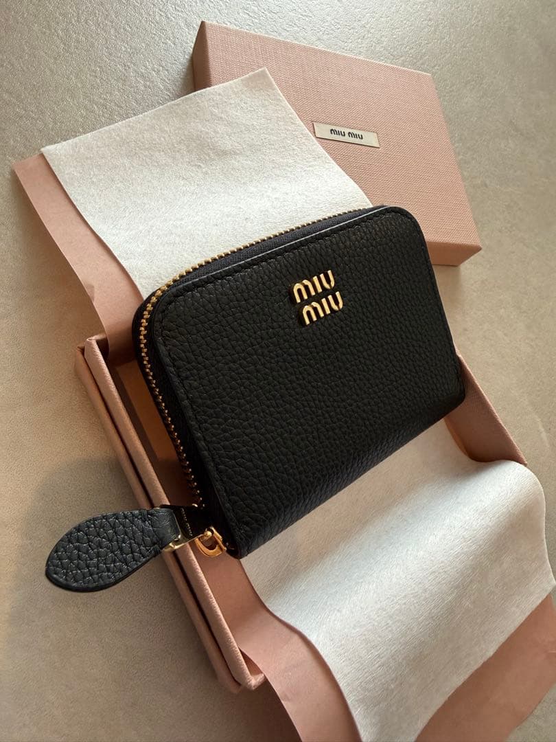 【美品】miu miu 黒 レザー ケース