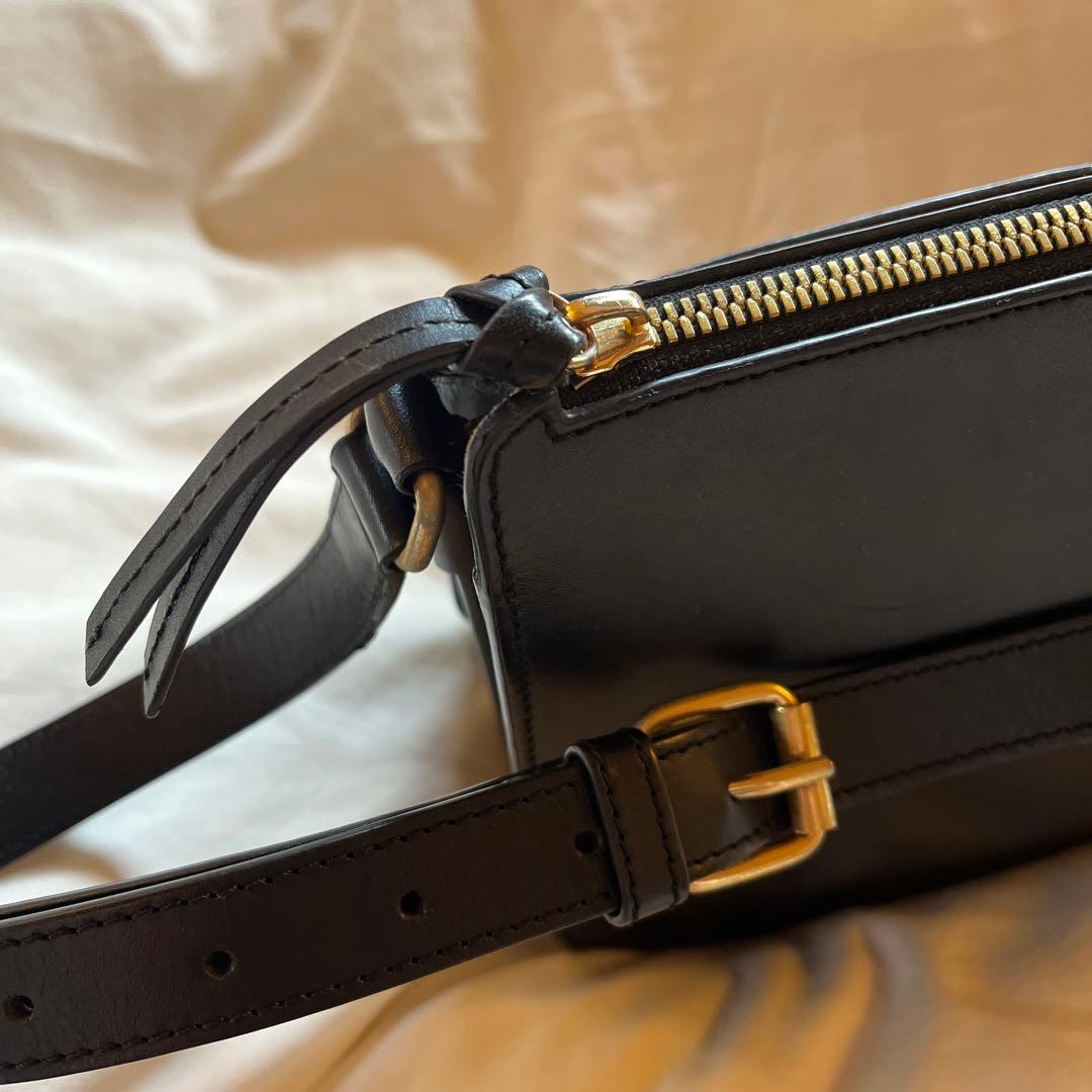 A.P.C. ブラック ショルダーバッグ