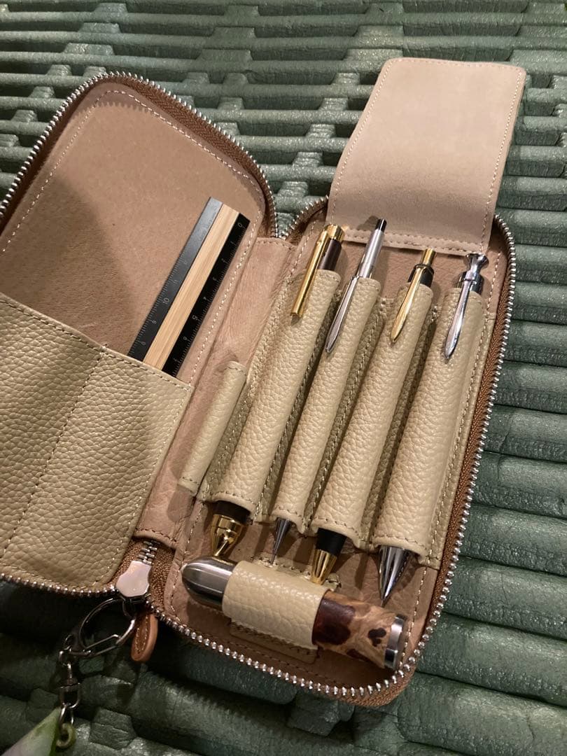 入手困難】ラダイト ラウンドジップペンケース カフェラテ ラダイト