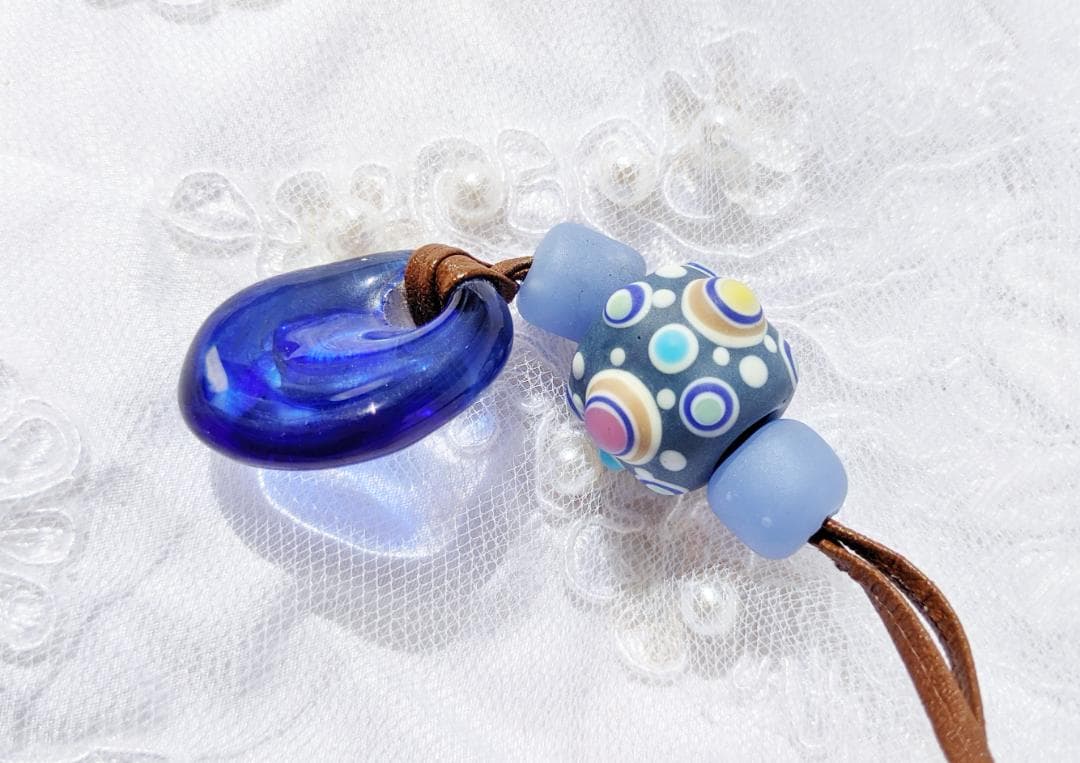 吉田正子トンボ玉（貳拾玖） 皮ひもネックレス ガラス玉に込めた日本