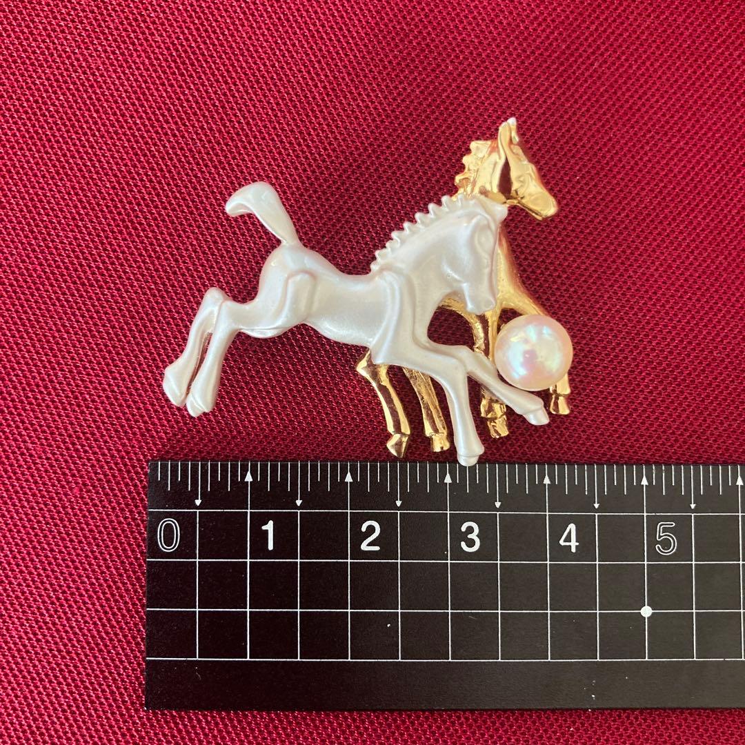 ゴールド 馬 ブローチ パール ユニーク デザイン 干支午年 アニマル