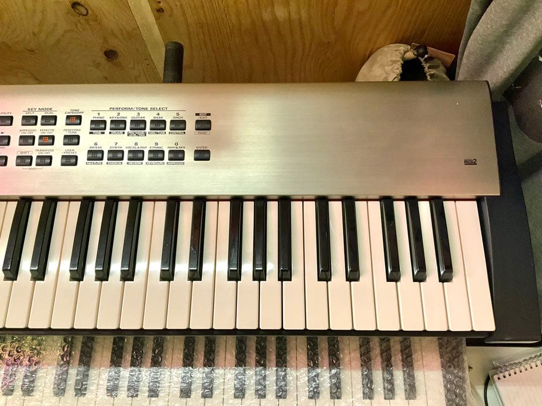 Roland RS-9 64 Voice Synthesizer