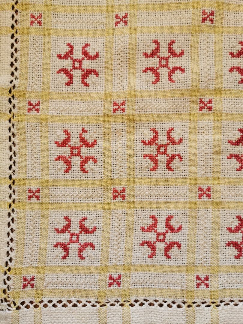 アンティークフランス購入 コレクション 北欧ハーダンガー赤紅糸刺繍