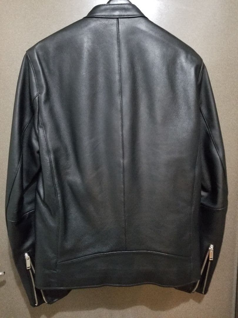 Studious シングルレザーライダース スタイリッシュに決まる