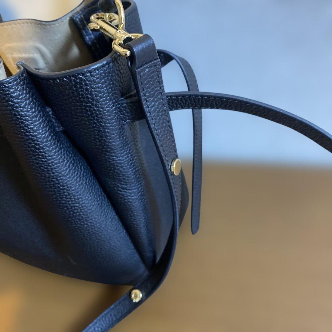 トリーバーチ　ブラック レザー バケツ型ショルダーバッグ