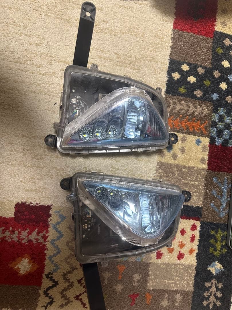 50 プリウス 前期 純正フォグランプ - メルカリ