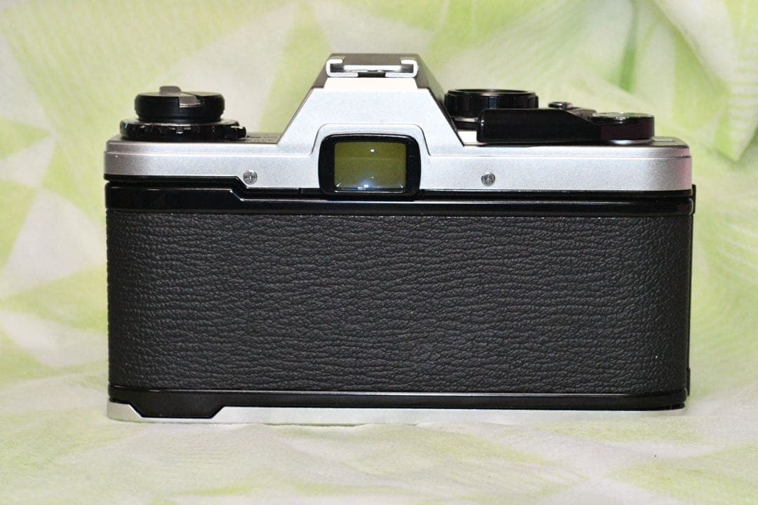 《極美品》OLYMPUS OM10+標準レンズ+付属品多数　a409