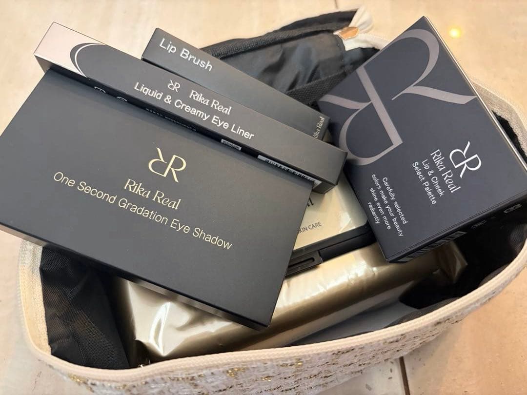 リカリアル 1周年アニバーサリークリスマスコフレ