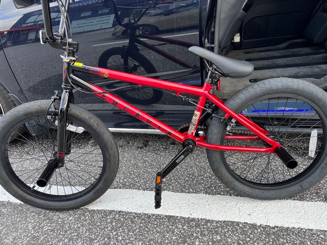 レトロな青い三輪車 バネ付き座席送料無料