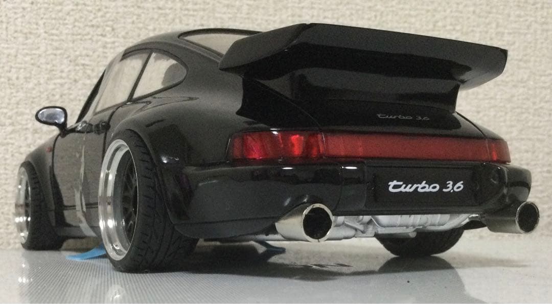 ソリド1/18ポルシェ911(964)Turbo3,6 1990 ブラック