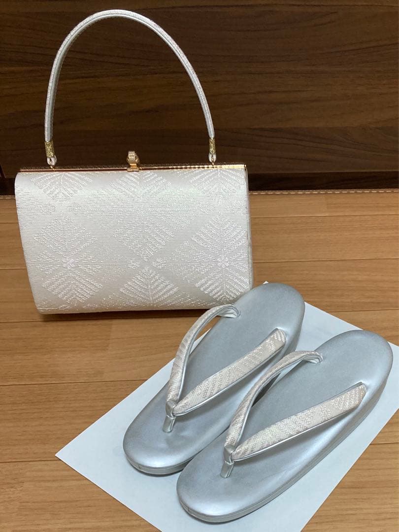 和装バッグ・草履（Mサイズ）セット（箱あり）　銀地