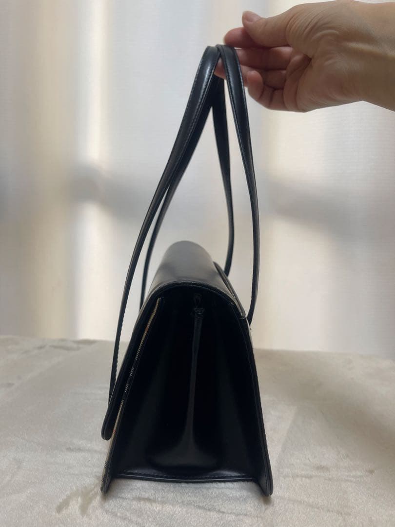 Burberry レザー ハンドバッグ 黒/ベージュ