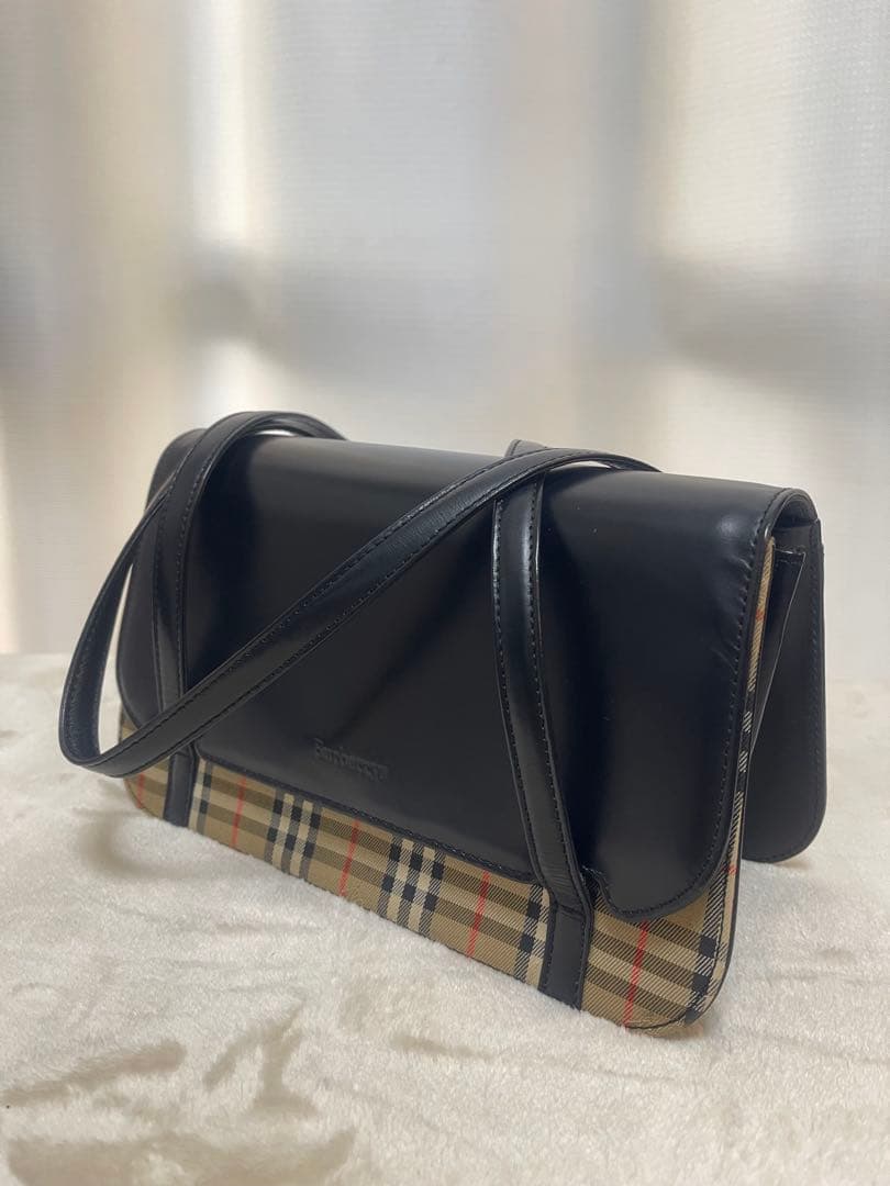 Burberry レザー ハンドバッグ 黒/ベージュ
