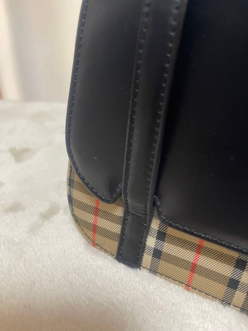 Burberry レザー ハンドバッグ 黒/ベージュ