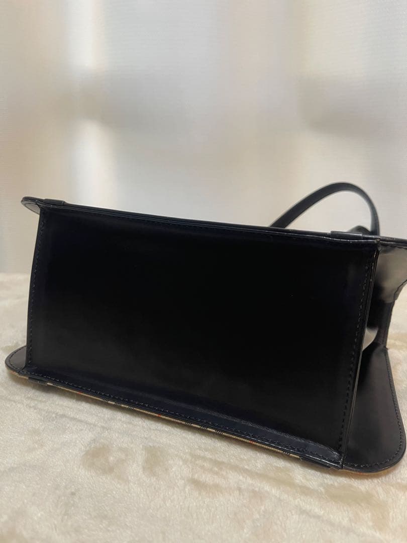 Burberry レザー ハンドバッグ 黒/ベージュ