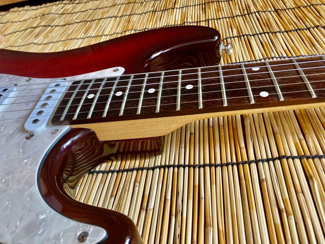 ☆値下決断　珍品美品　モディファイして新機能満載　G.I.G ストラトキャスター