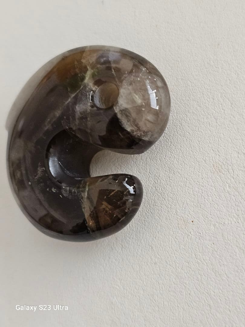 黒平産黒水晶　飛龍勾玉　産地証明書付き