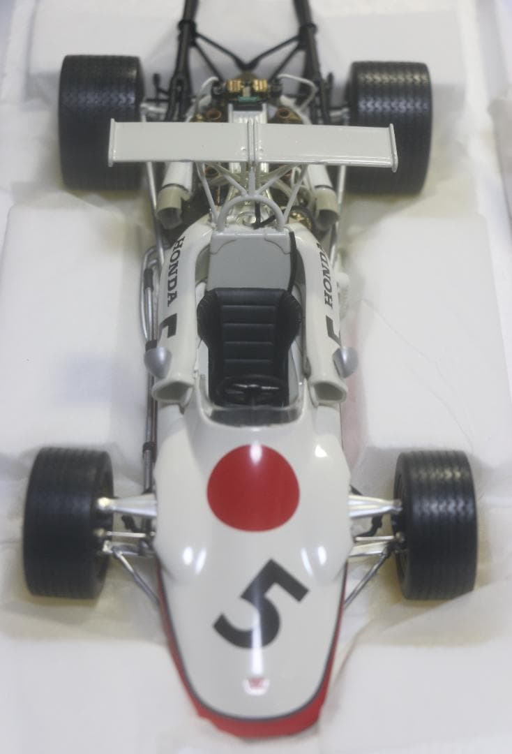 超貴重　エブロ　ホンダＦ１　RA302 空冷エンジン　1/20　中古品