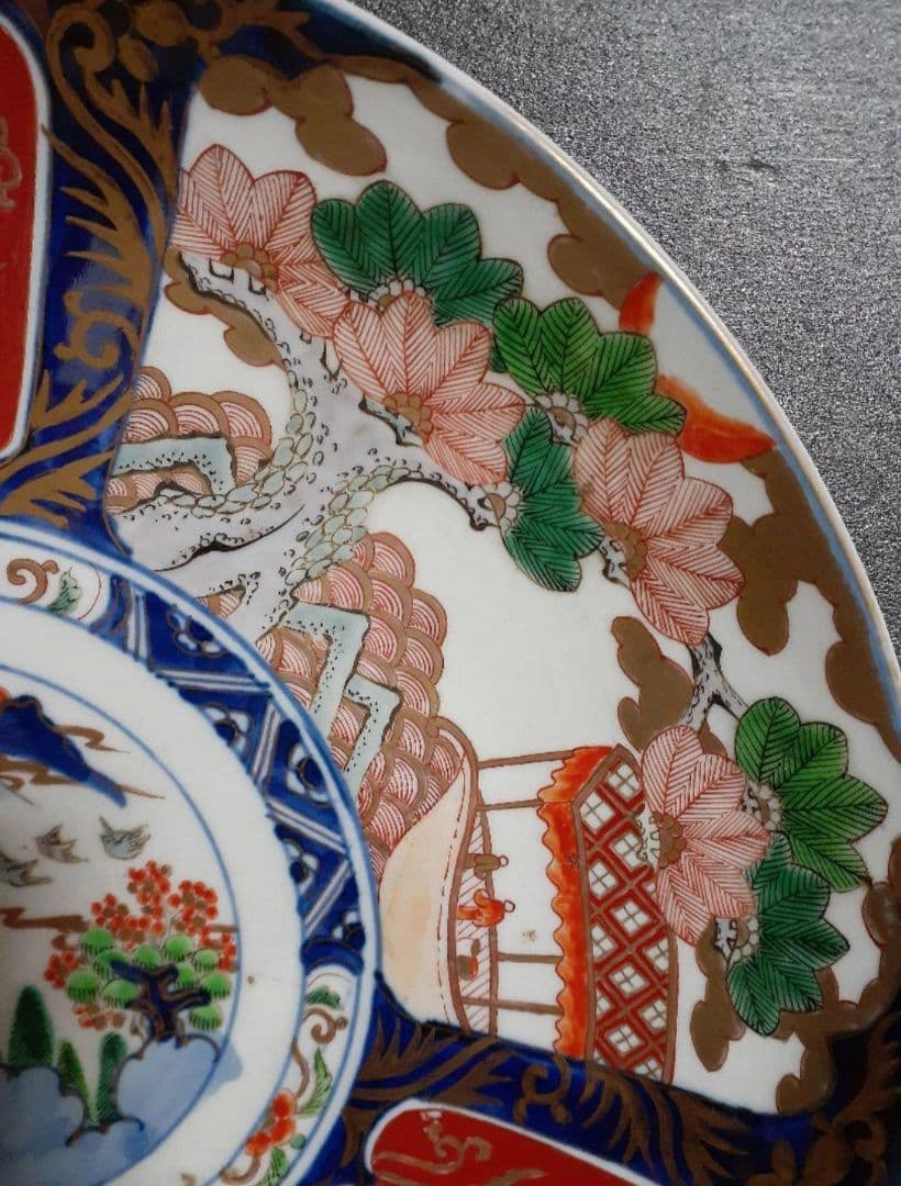 明治時代　古伊万里　金襴手　見込みに山水図　松樹に金彩波文様　舟に人物図　大皿