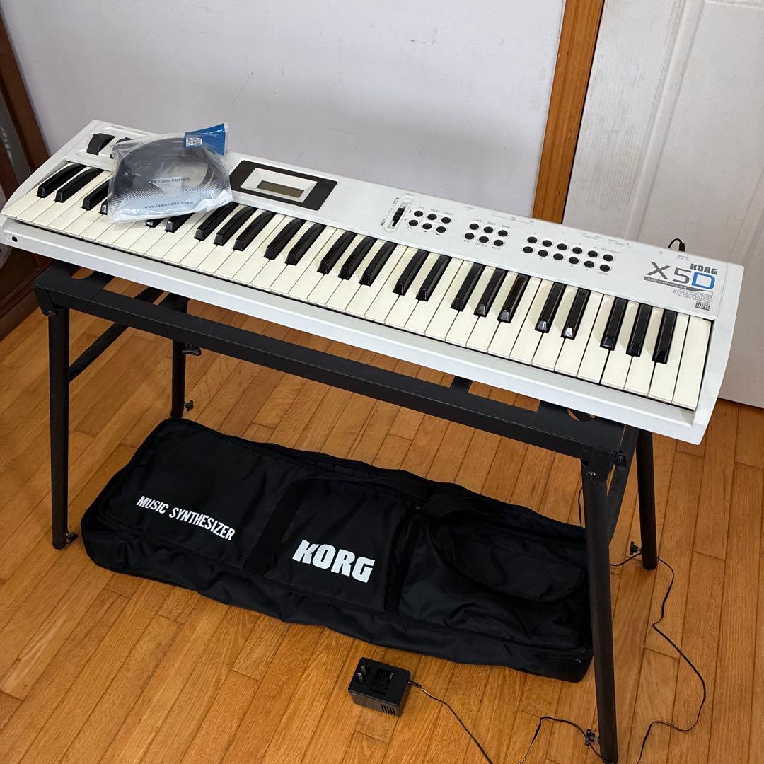 KORG X5D シンセサイザー アダプター、ケース、スタンド付き KORG X5D シンセサイザー アダプター、ケース、スタンド付き