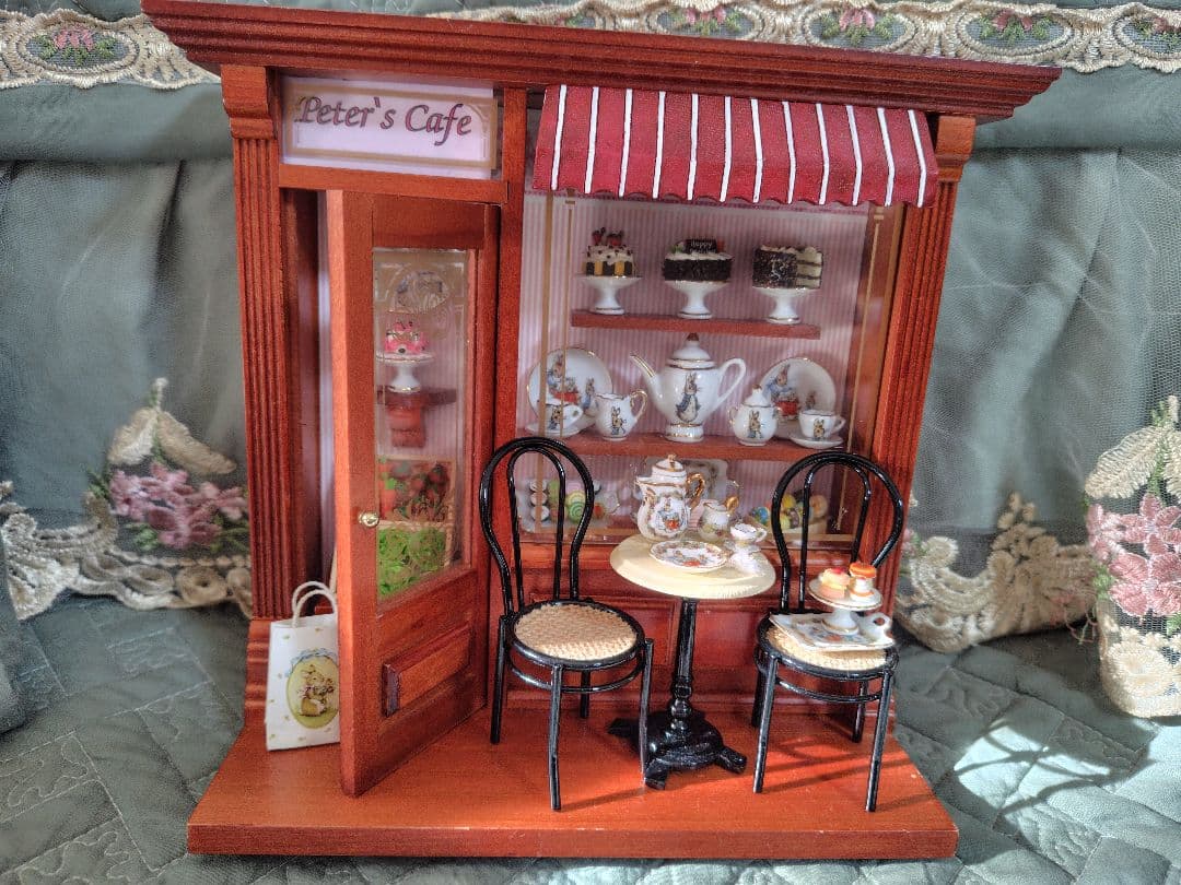 ロイターポーセリン ミニチュア ドールハウス ピーターラビットカフェ