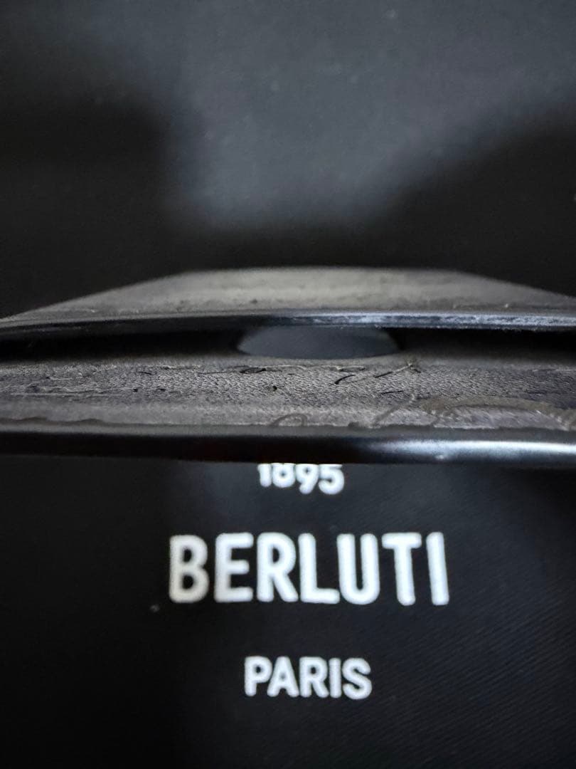 ベルルッティ　マグネット式カードホルダー