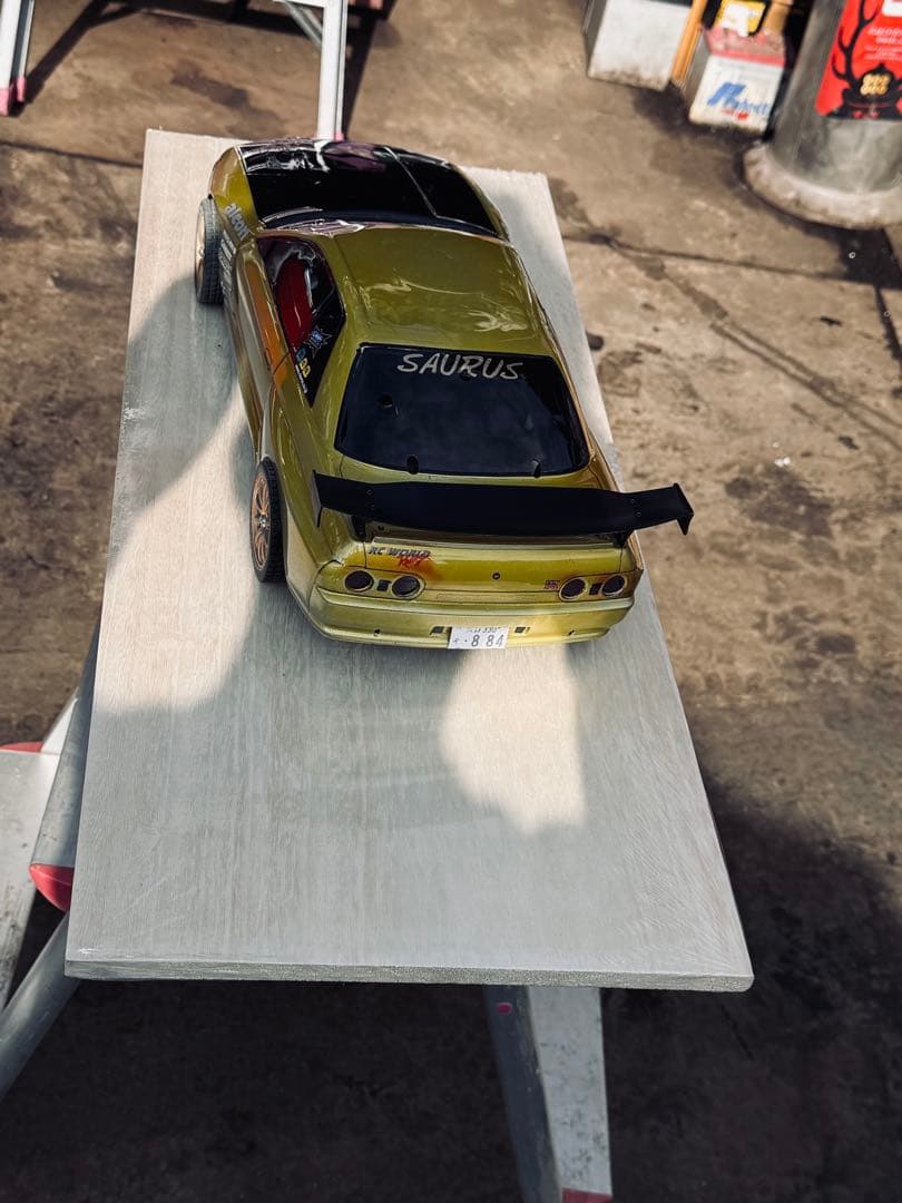 スカイライン RCカー イエロー/ブラック 1/10