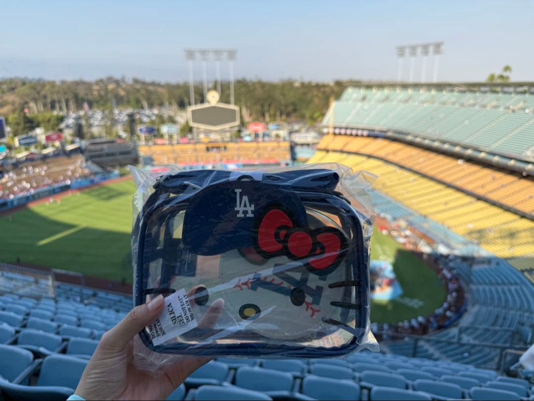 ハローキティ クロスボディバッグ LAドジャース