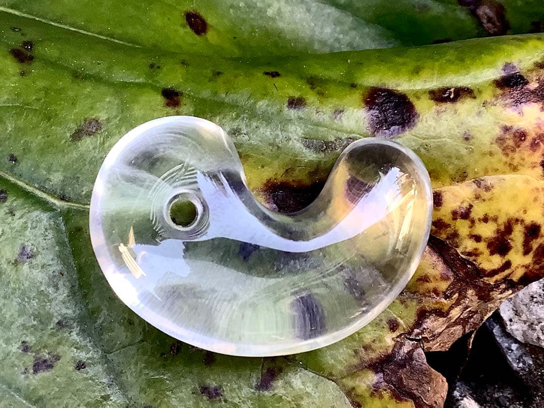 ✳貴重‼️ 国産水晶最高峰の黒平水晶大型勾玉 透明感良好