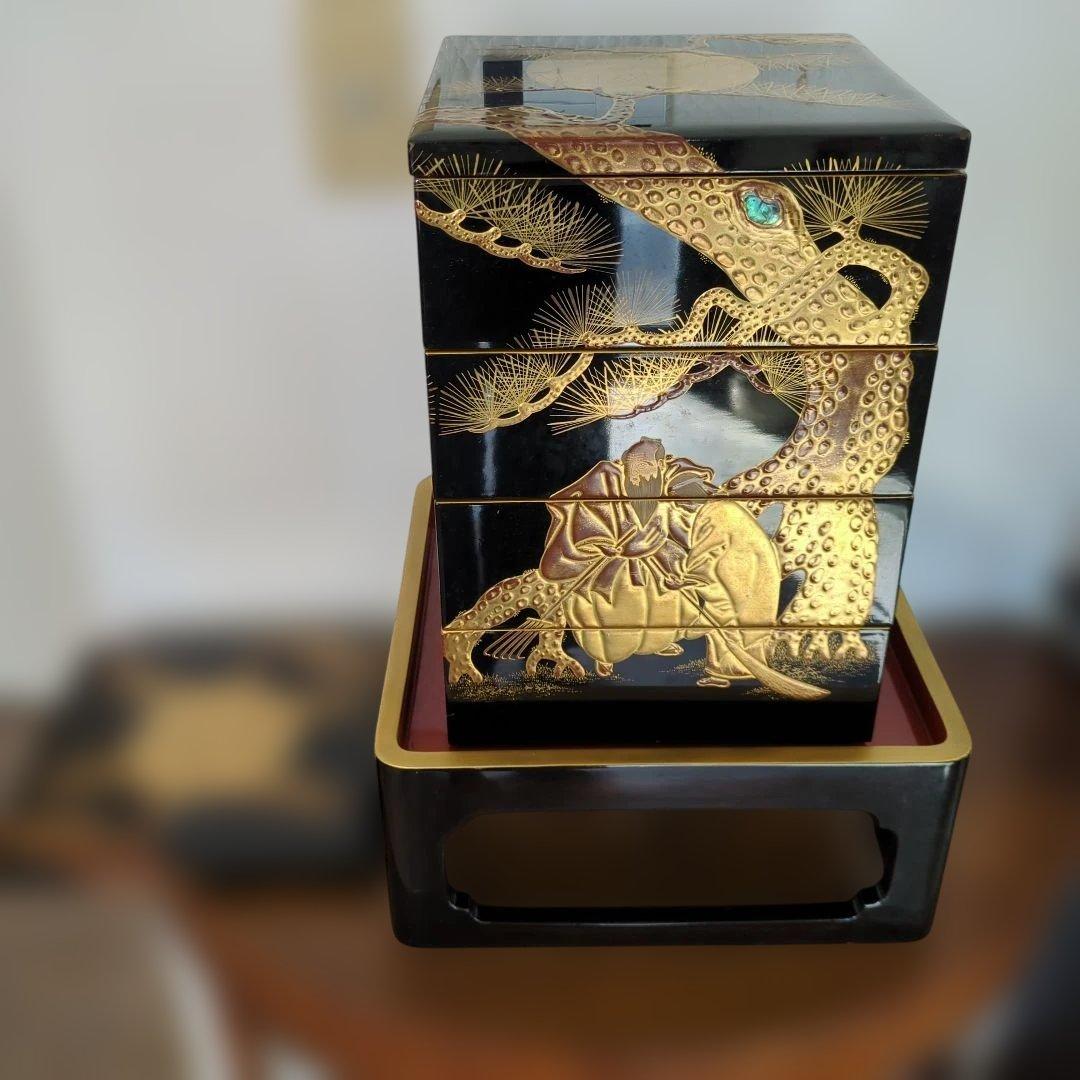 特価　骨董 4段重箱 重箱 蒔絵 螺鈿 縁起柄 木製 漆器 重台付き 替蓋付き