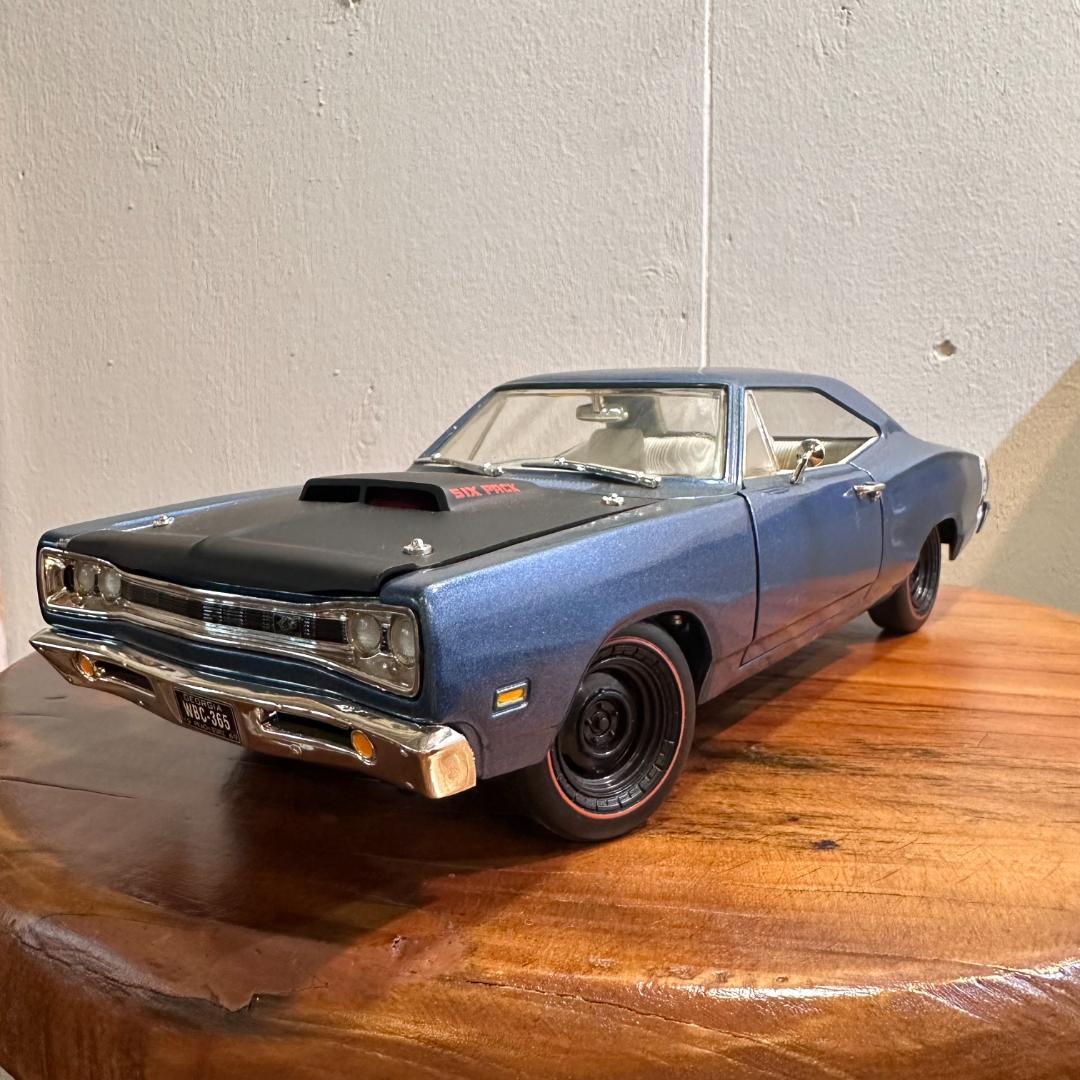 1969 DODGE SUPER BEE 1/18スケールミニカー