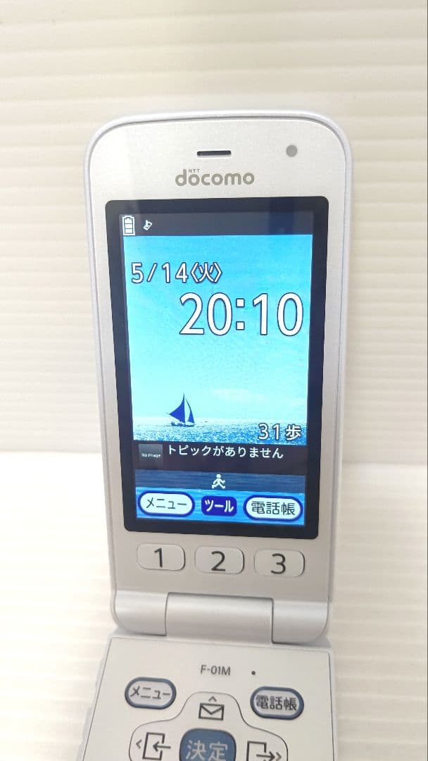 極美品】NTTドコモ 富士通 らくらくホン F-01M ホワイト