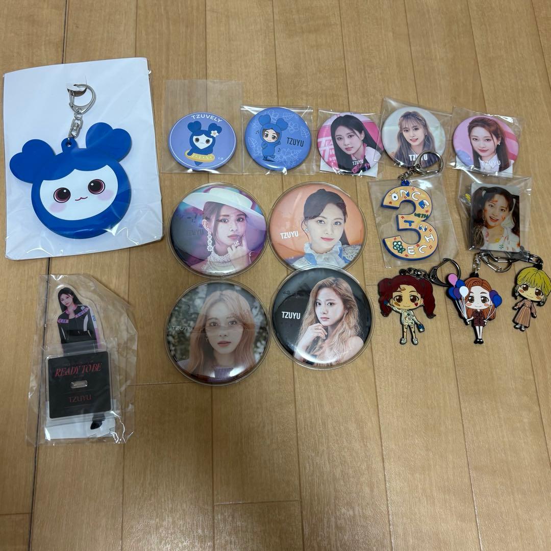 TWICE ツウィ 缶バッジ アクスタ キーホルダー まとめ売り - メルカリ