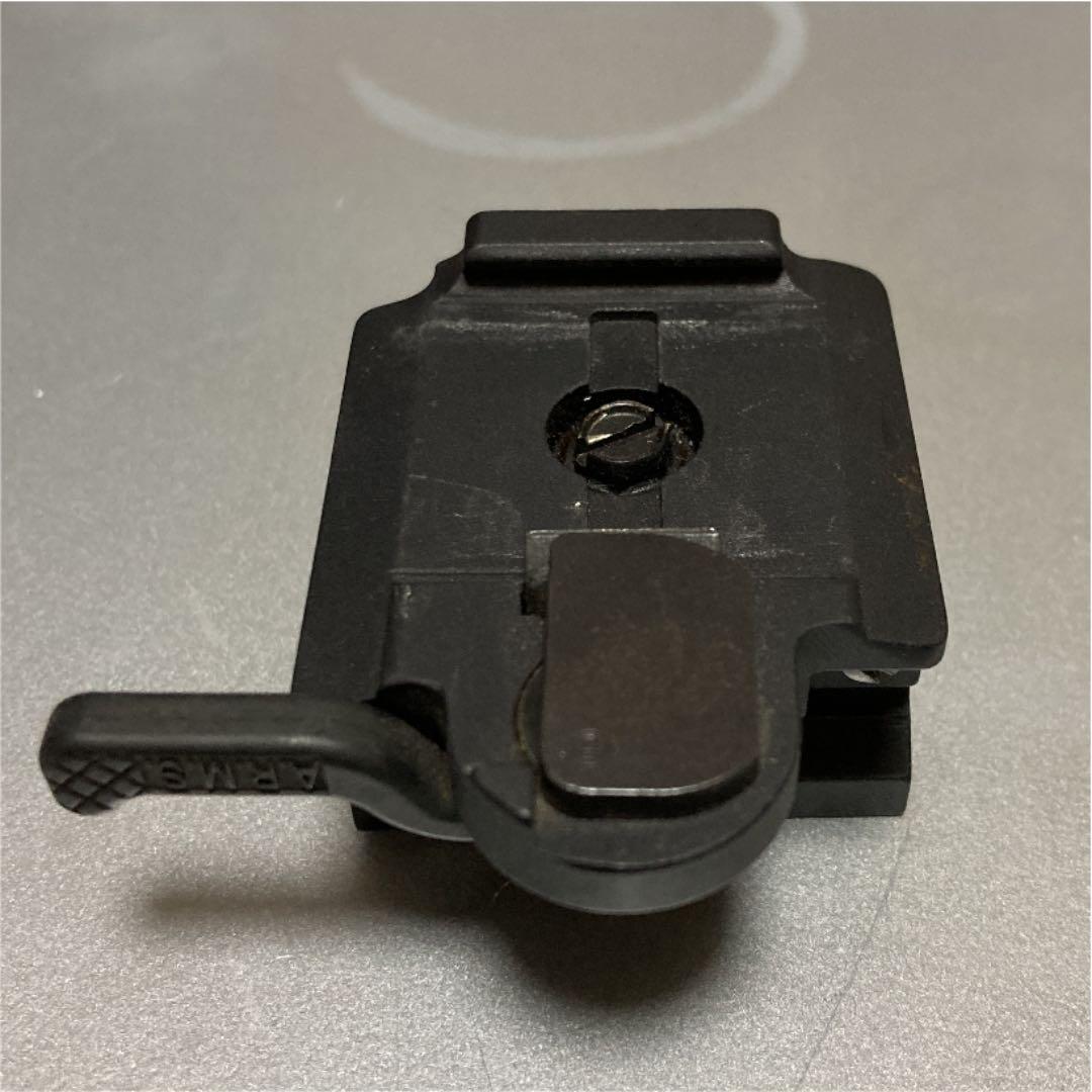 A.R.M.S.　EOTechマグニファイア用マウント　実物