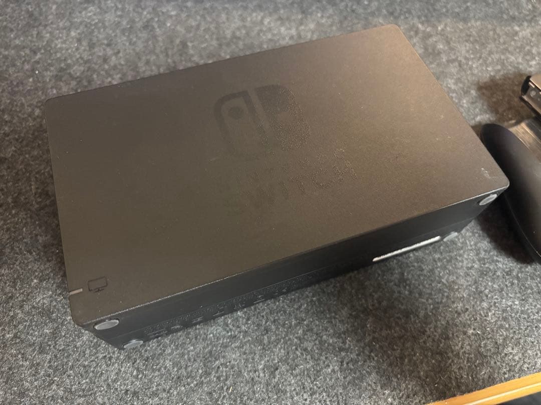 任天堂スイッチ グレー（右ジョイコンスティックに不備あり）