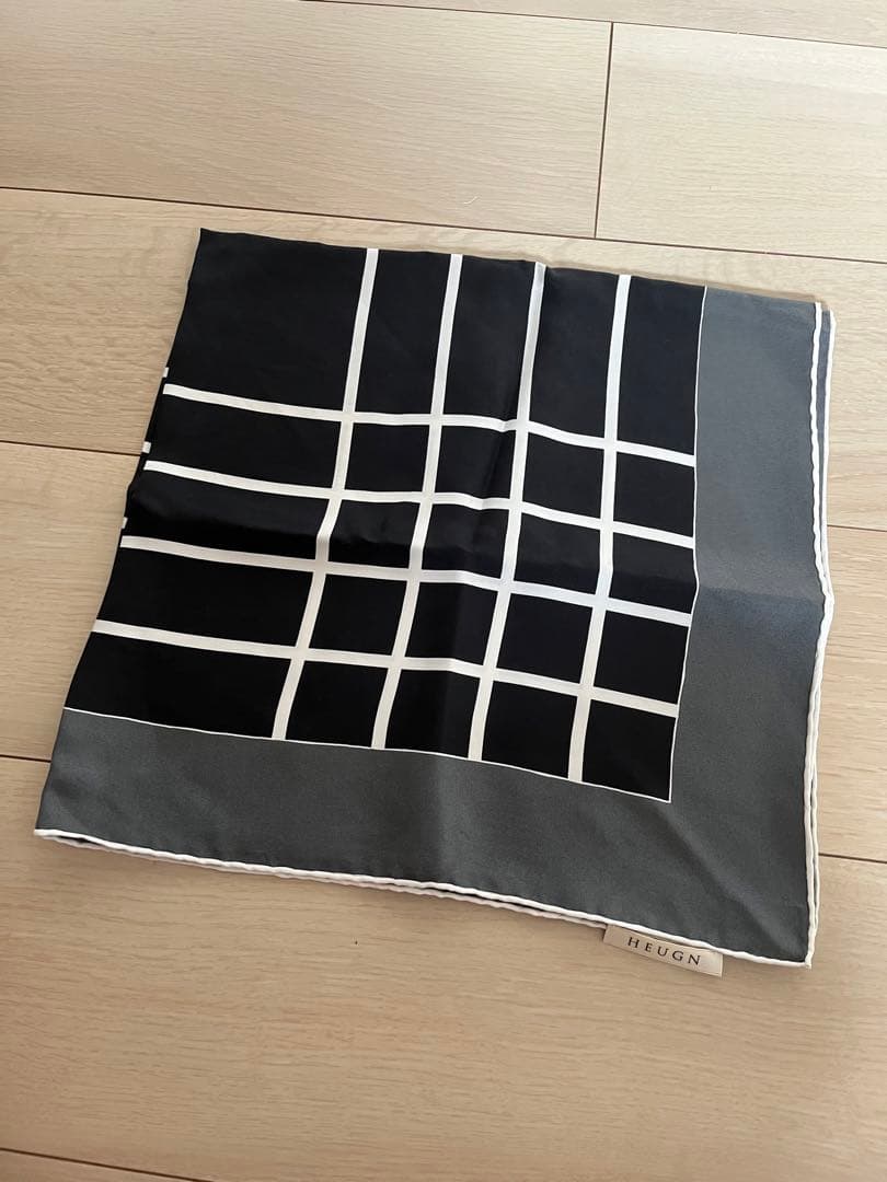 heugn スカーフ