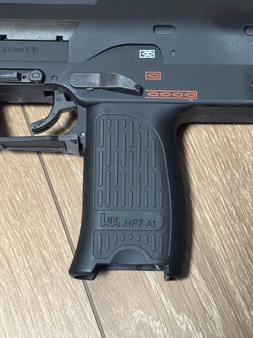 18禁】東京マルイMP7A1 ガスガンアタッシュケース付き