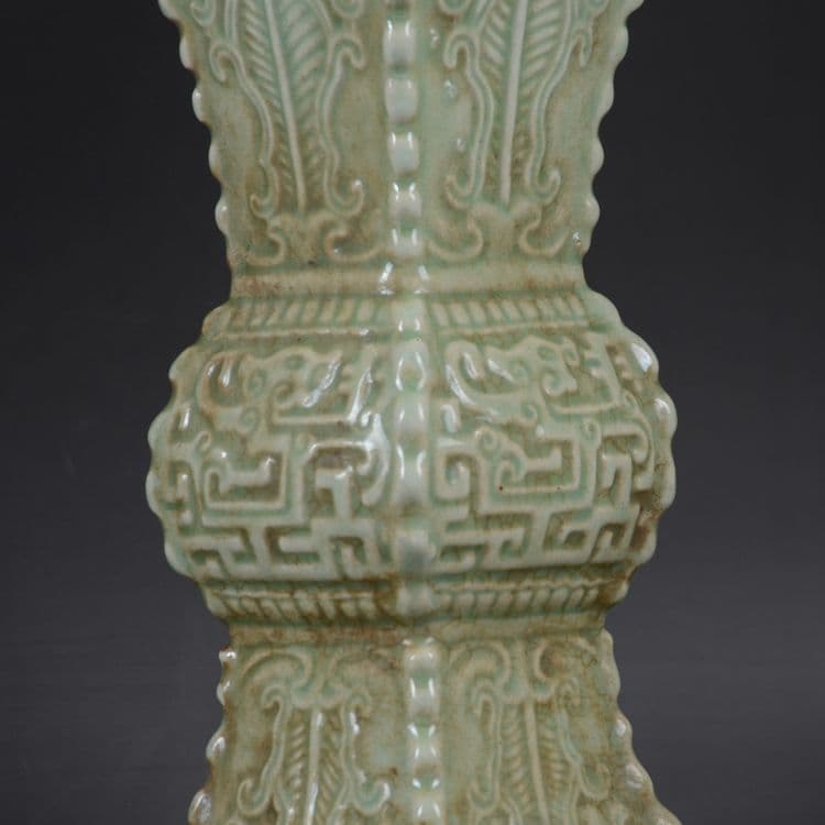 豆青釉四方竜紋花觚  景徳鎮 陶磁器 装飾品 現代工芸品美術品 置物