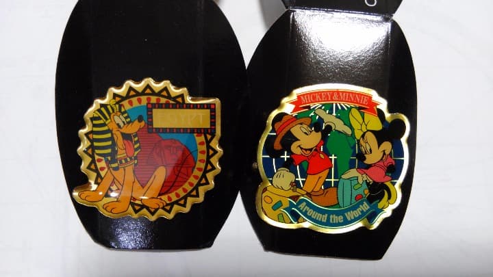 ディズニー　ピンズ　コレクション　世界の旅　全２６種類　プラケース入り