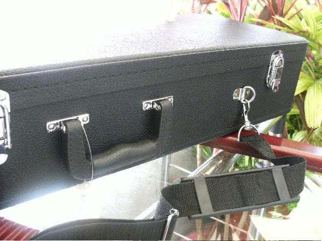 新品未使用(送料無料)9.980円　沖縄三線専用　訳有二丁入ふかふかハードケース