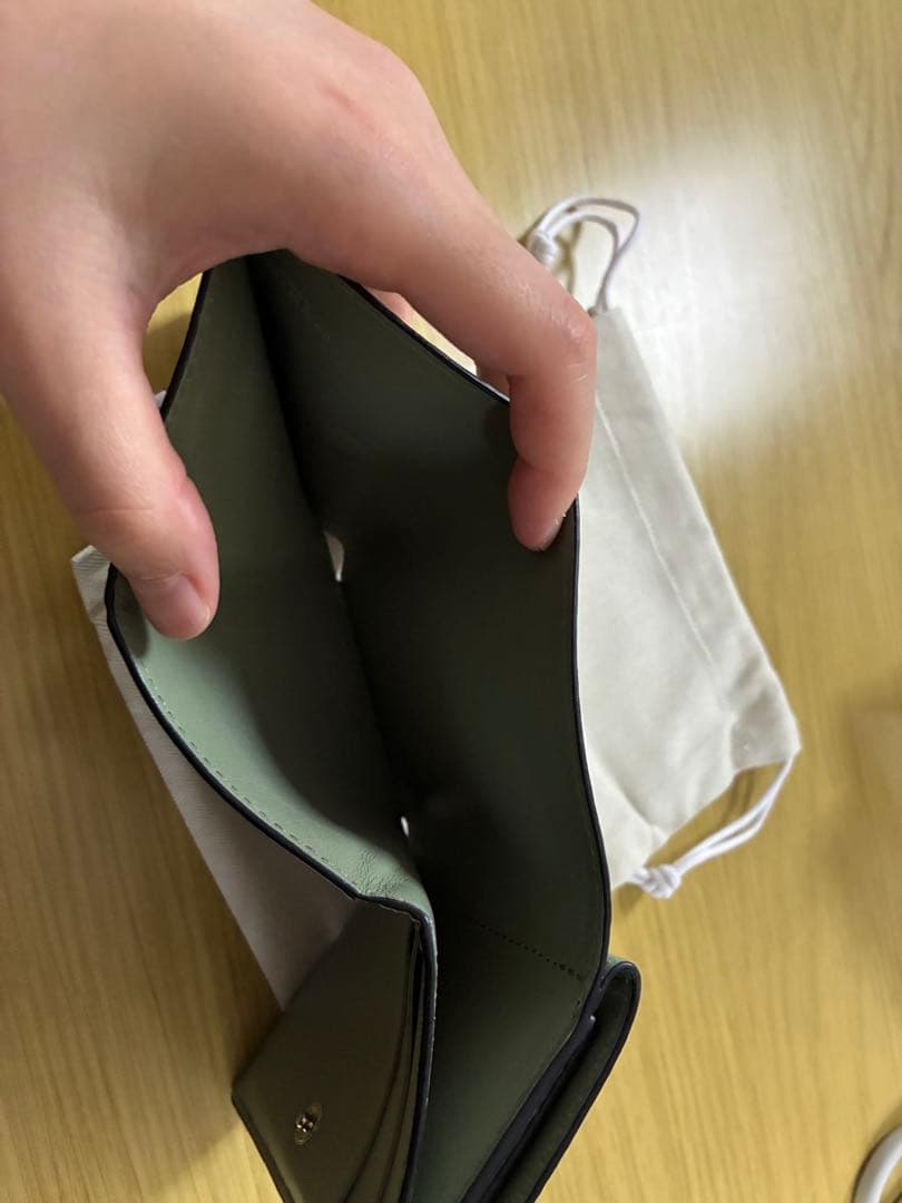 ロエベ アナグラム トライフォールド ウォレット ローズマリー