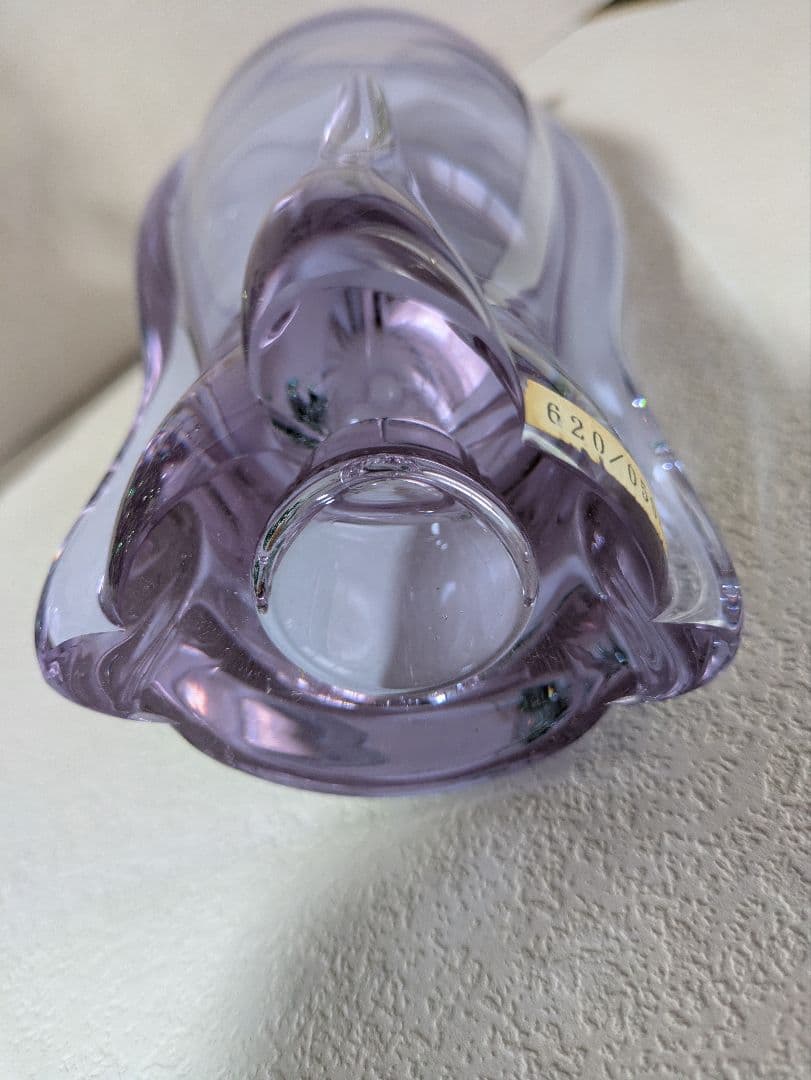 薄紫色の花瓶 アレキサンドライト サインアリ 変色ガラス 28cm お値下げ中