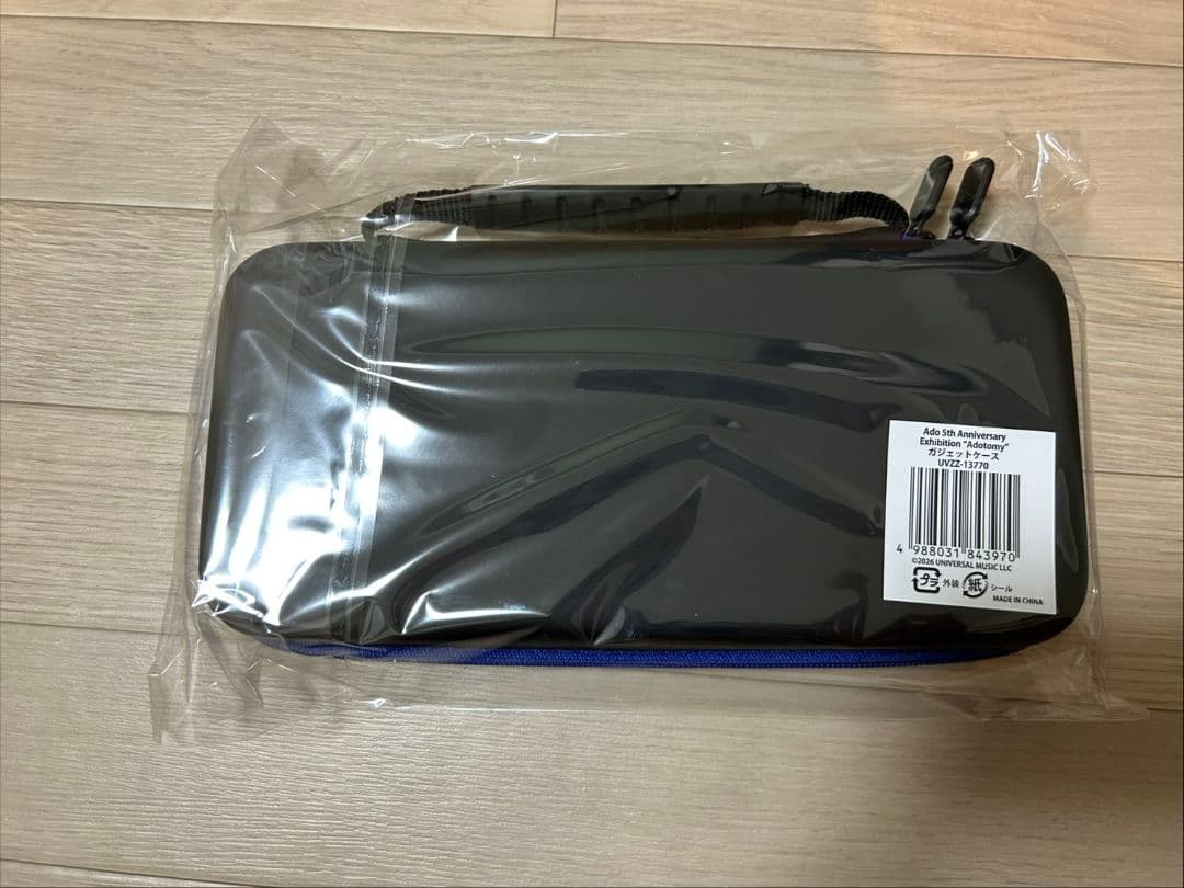 Ado 5th Anniversary Adotomy ガジェットケース - メルカリ